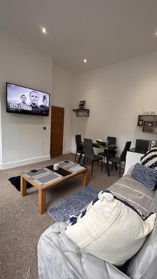 Cozy 1-Bedroom Apartment In The Heart Of Barnsley Town Centre Exterior foto