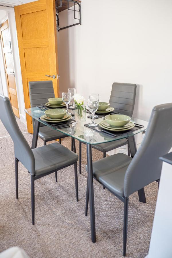 Cozy 1-Bedroom Apartment In The Heart Of Barnsley Town Centre Exterior foto
