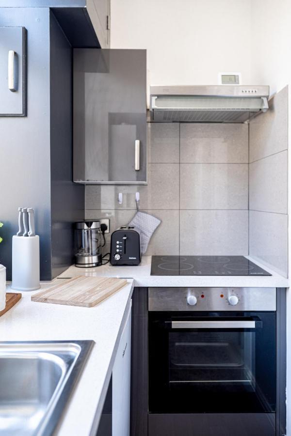 Cozy 1-Bedroom Apartment In The Heart Of Barnsley Town Centre Exterior foto