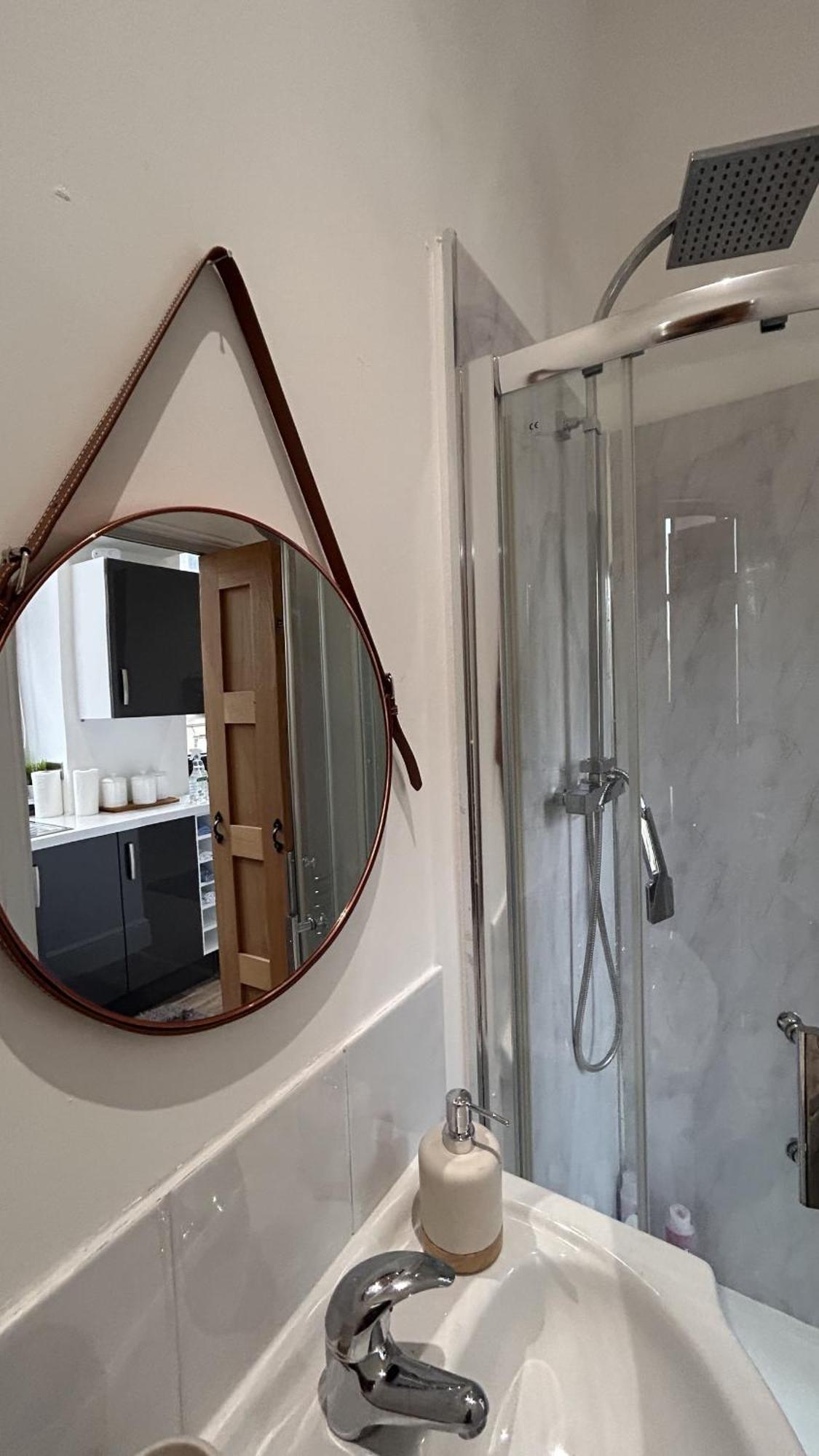 Cozy 1-Bedroom Apartment In The Heart Of Barnsley Town Centre Exterior foto