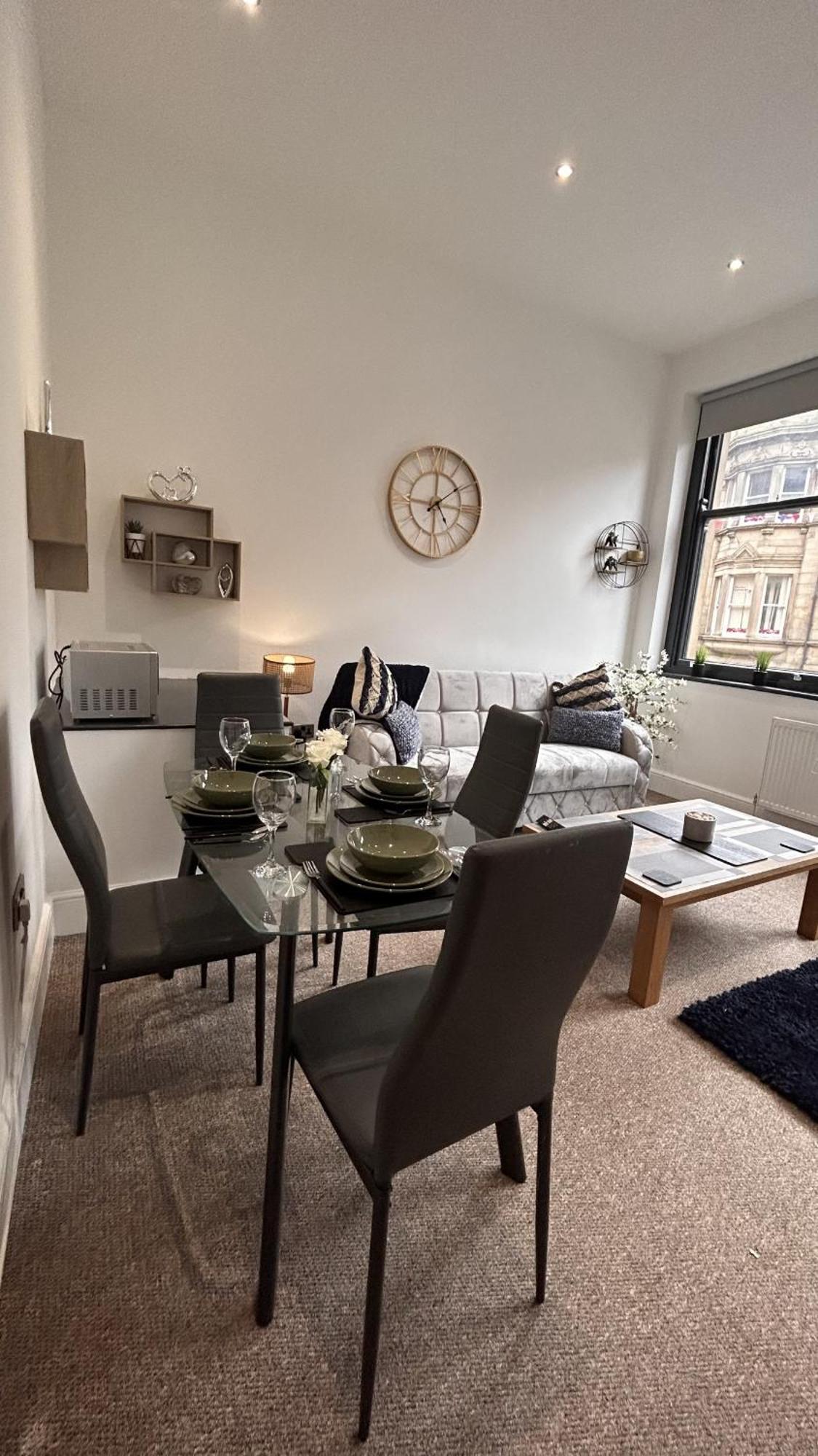 Cozy 1-Bedroom Apartment In The Heart Of Barnsley Town Centre Exterior foto