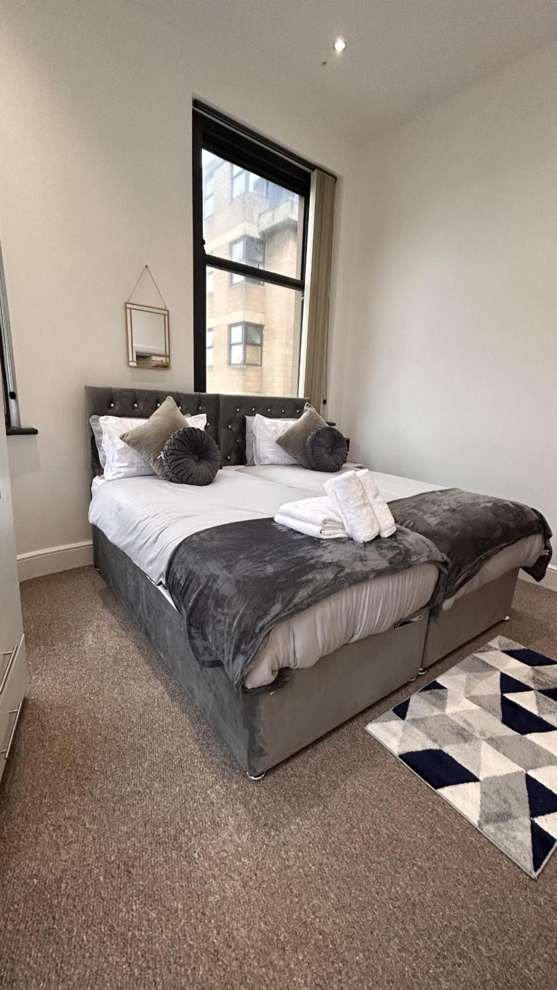 Cozy 1-Bedroom Apartment In The Heart Of Barnsley Town Centre Exterior foto